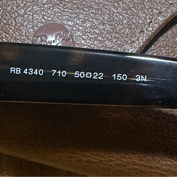 Ray Ban sunnies EUC - Picture 2 of 2